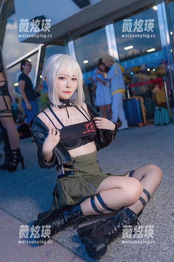 看Arty亚缇的约尔战斗形态套图，想要也变身不如直接卖萌。