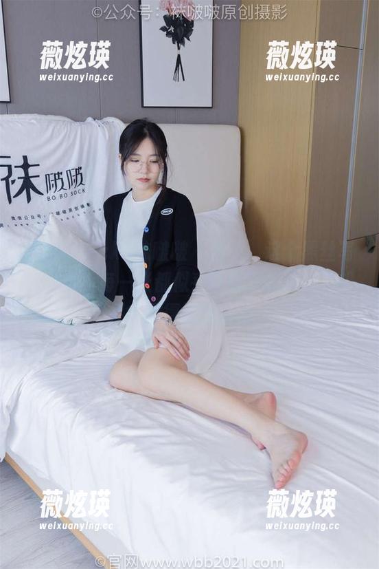 BoBoSocks袜啵啵 - 果果，这个黑丝写真合集，每一张都似乎在暗示些什么，却又含蓄得恰到好处。