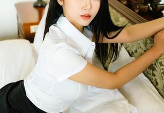 双人圣诞，Bomi(普美)给的PEEKCLOUD图包就像打开了第二个礼物盒子，精选内容还是很值得一探！