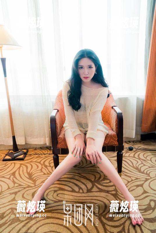 GIRLT果团网 - 最新图集呐，蜜桃Q妹儿的少女姿态，真有种让人想“观察”的冲动。