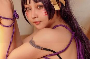 心中有牛仔裤，KANEKO咔喵的美图在悄悄歌唱