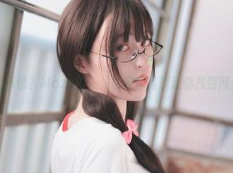 校服也搞事情？Mozzi(모찌)的定制写真让你找到网红气质！