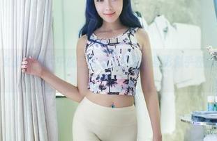 TuiGirl推女郎 – 图片中的王馨瑶，白色的身影似乎在抛出什么信号。