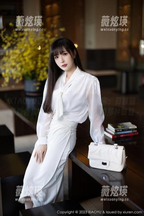 XIAOYU语画界 - 牛仔裤小宇宙：郑颖姗最新合集中，可能会转身出门的那种时刻