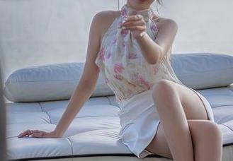Xiuren秀人网 – 浅浅Danny的写真里，女孩的眼神流动，难道在说什么俏皮话？