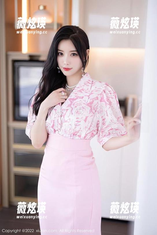 Xiuren秀人网 - 枚举校园的全套写真，陈秋雨好像打破了沉默的乖乖女形象。