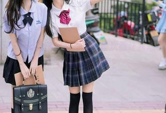 YouMi尤蜜荟 – 娜露的定制写真，每次都让我忍不住想：这裙子到底能多优雅？