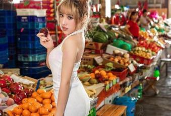 aiss – 若兮的美足分享，没想到套图里还有这波小动作？