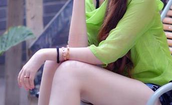 pans – Tina的美图或许没有心机，但裤里丝太让人关注了。