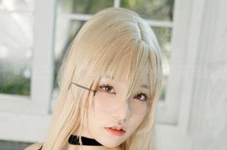 七七娜娜子的油亮写真，果然是个高光时刻。