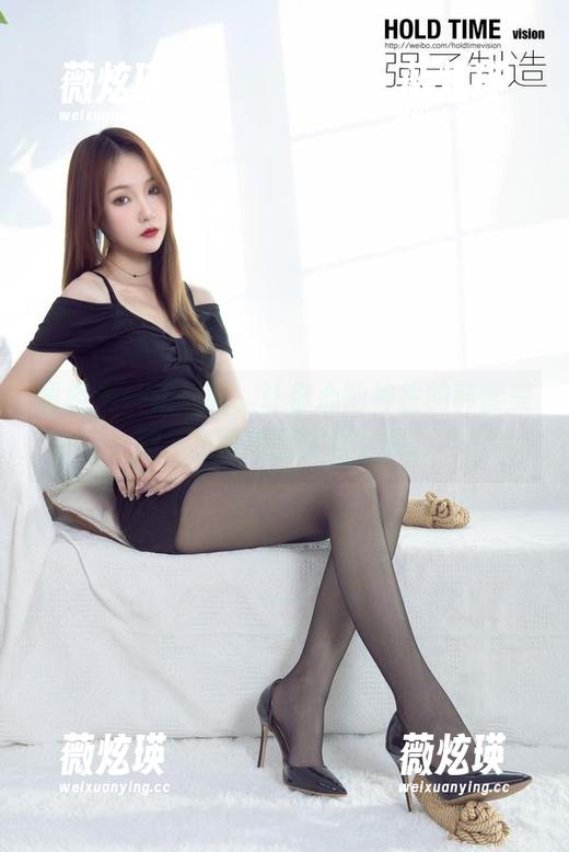 丽柜 - 一走一靠，让你心驰神往的韩雪美腿，免费美图任君下载。