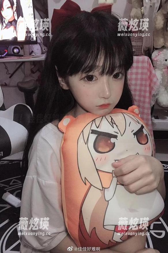 佳佳好难啊 看!佳佳好难啊的裤里丝无圣光,光影之间竟然还有这种风味!