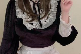 依依超级懒霸占屏幕，自拍写真集又要来更新，爱死她的小宇宙吧！