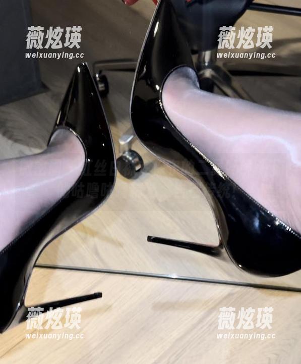 微密圈 - 红丝白袜在保守的二舅妈镜头下的咕噜咕噜精选，告别传统！