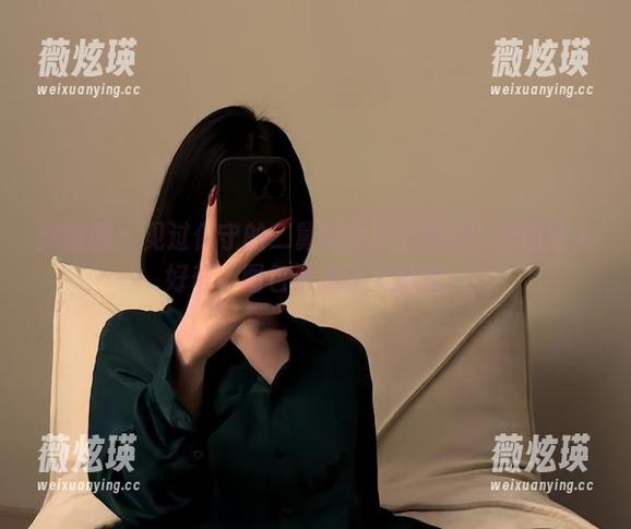微密圈 - 见过保守的二舅妈的护士妆吗？原图让人好奇，图包更是让人崩溃。
