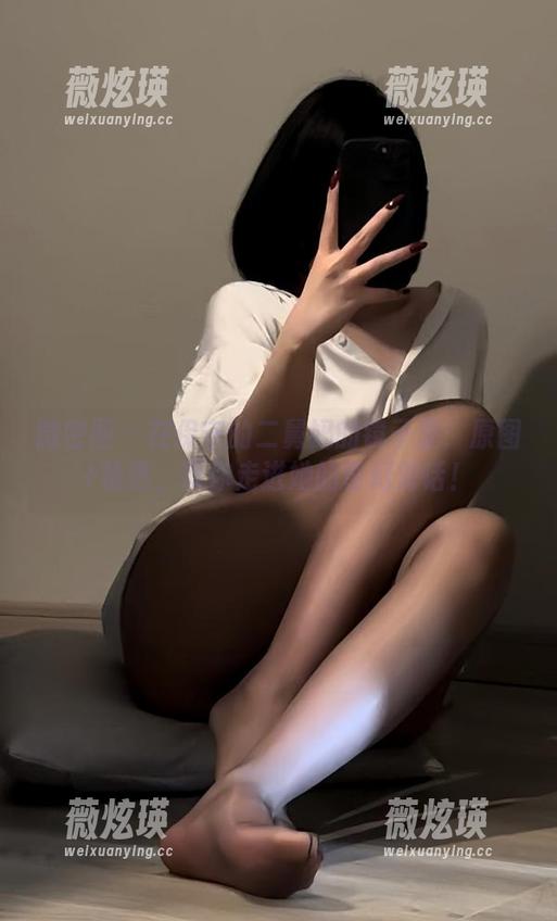 微密圈 - 在保守的二舅妈的镜子里：原图+精选，带你走进她的奇幻对话！