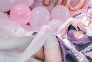 六二二同学w手里的校服，大概又是对青春的另一种追忆呐。