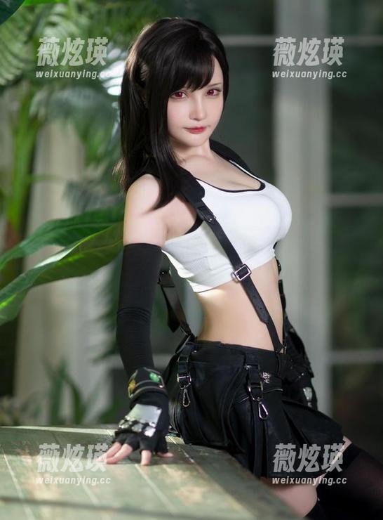 制服？千夜未来在网盘里的翻滚写真大公开