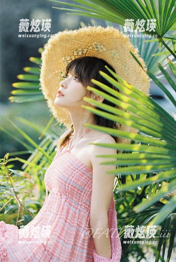 发条少女yoki展现肉丝写真，福利里的不经意美感