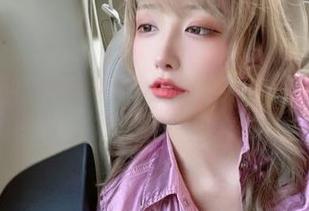 每次看到啾小妍Deer的新比基尼照，总想默默地点开下载。难道我只是在找借口研究搭配？