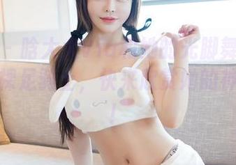 嗲囡囡 – 晗大大Via和她的光脚舞步：写真里的裸足骑士，快来欣赏她的神奇步伐！