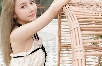嗲囡囡 – 被海浪滋润的调皮鬼：流氓小巫女的写真图包，别问我咋拍的！