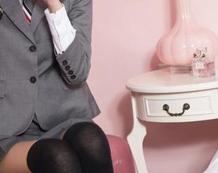 头条女神 – 信悦儿的水手服私拍：看她的泳装梦在哪里溺水