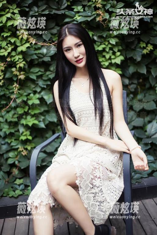 头条女神 - 瞅瞅这高清壁纸，罗蔓蒂兔女郎的姿态，我觉得我可能不太能集中注意力，哈哈。