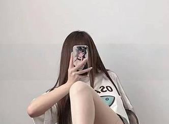 微密圈 – 婉柔yyyy嘛，头发顺着毛衣的线条飘逸，而美图就是她的背景板