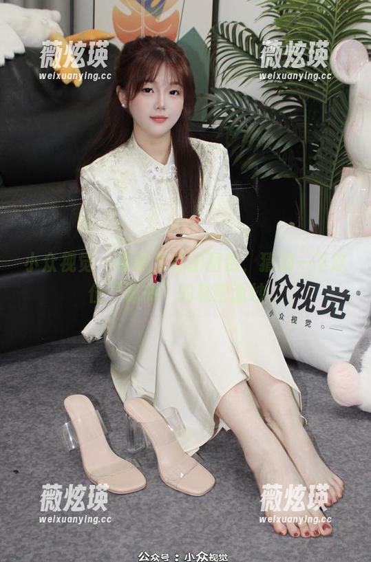 小众视觉 - 看敏儿私拍图包，猜测一下这位“秘书”的私密面纱。