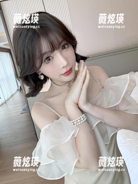 微密圈 - 我说，徐莉芝Booty的泳装和私房的搭配，图片里的微风也好想留住！