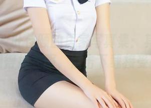 推女神 – 叶佳颐的居家写真集：其实就是在家懒得换衣服，点击下载接受挑战！