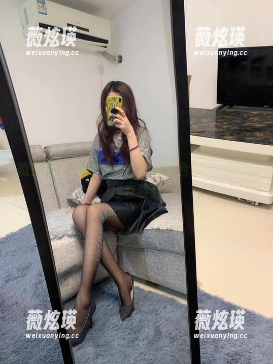 微密圈 - 提袜少女白裙私房合集，发散思维变装秀