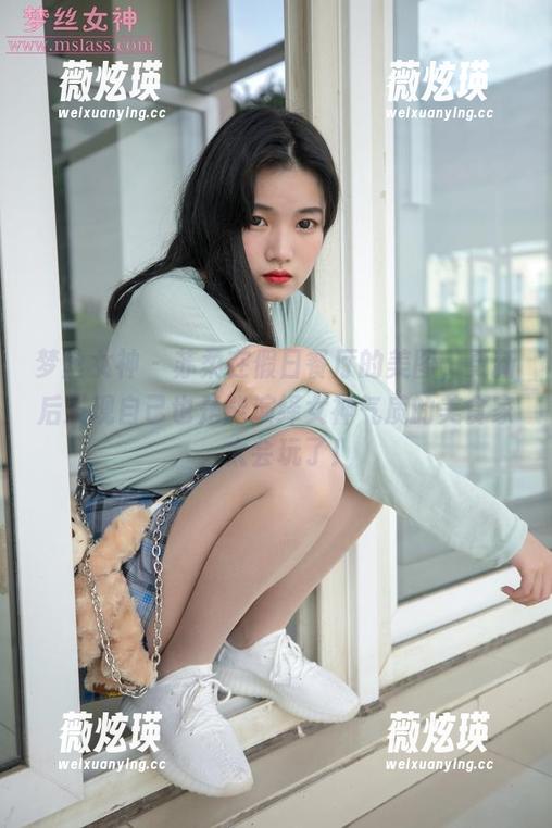 梦丝女神 - 苏柔在假日餐厅的美图，更新后发现自己也是能演绎女神气质的美食家，太会玩了！