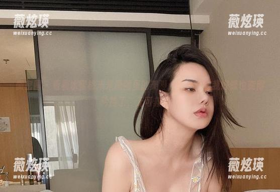 微密圈 - 看着水蜜桃米米原图里的美脚，壁纸上的我好像也变得矜持了，无可救药。