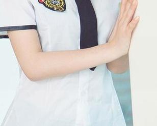 爱尤物 – 不做圣女，董小姐poppy的无圣光职业装写真有多酷？