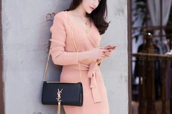 爱蜜社 – 当程小烦不烦遇上女王，她的全套图集打目光！