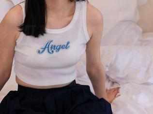甜予摄影 – 盯着鱼鱼的肉丝看了一会儿，意外收获了灵感，原图和图包轻松引发遐想。