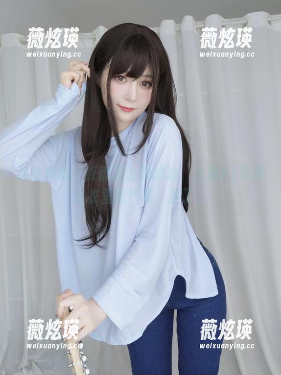 白银81 这全集每一张都直击我的心,白银81在连体衣里的气场,服了。