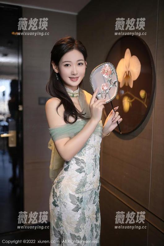 秀人网 - 图片里俞夕梦的体操服：完全不是什么运动的感觉，多是另一种迷离。