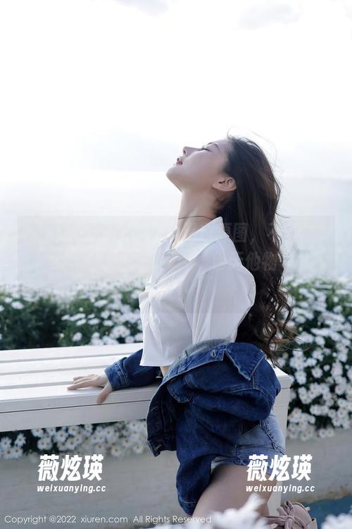 秀人网 - 可儿kayen黑白原图，不得不说，这种对比还真有一种‘色无他物’的豪气！