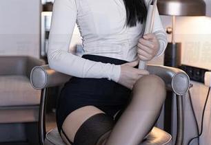 秀人网 – 更新了，小爪几又来刷新我们对蕾丝的期待，脑海里一片杂乱无章