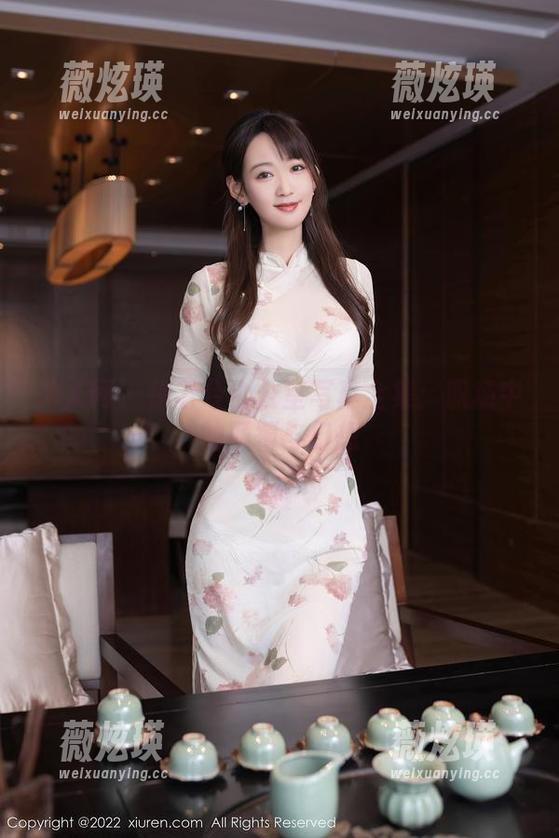 秀人网 - 徐若兮办公室写真全集：职场中的颠覆与幻想