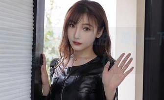 秀人网 – 林文文的JK私拍，嗖的一下，原图好像不太一样……