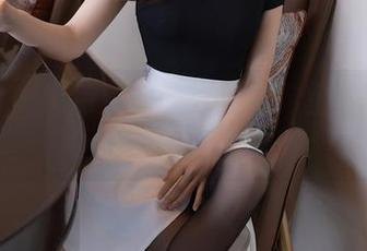 秀人网 – 桃色奶酪的写真：希望这毛衣能让我得到点分数！