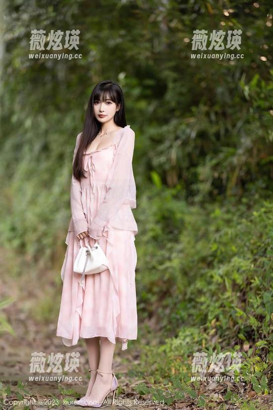 秀人网 - 图包里的菲儿beauty，黑色带你进入另一种可能