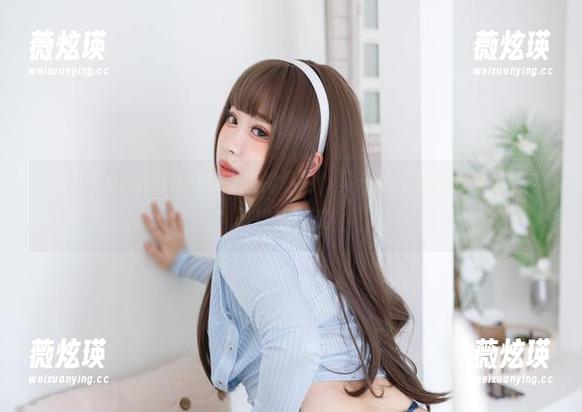 胡桃猫Kurumineko的短裙私拍，真想给这图集颁个“最具俏皮感”奖！