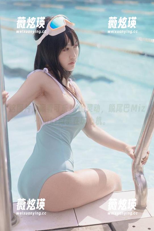 脱尾巴Mizuki 这图片,藏着可乐JK的灵动,脱尾巴Mizuki似乎在玩心机。
