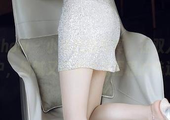 花漾show – 小热巴的写真，在双人的运转中，细腻又带着点点滑稽的味道。