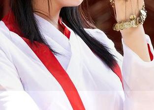 蜜桃社 – 在线合集中，缇娜美Tinami的白色看似简单，实则每个细节都藏着小秘密。